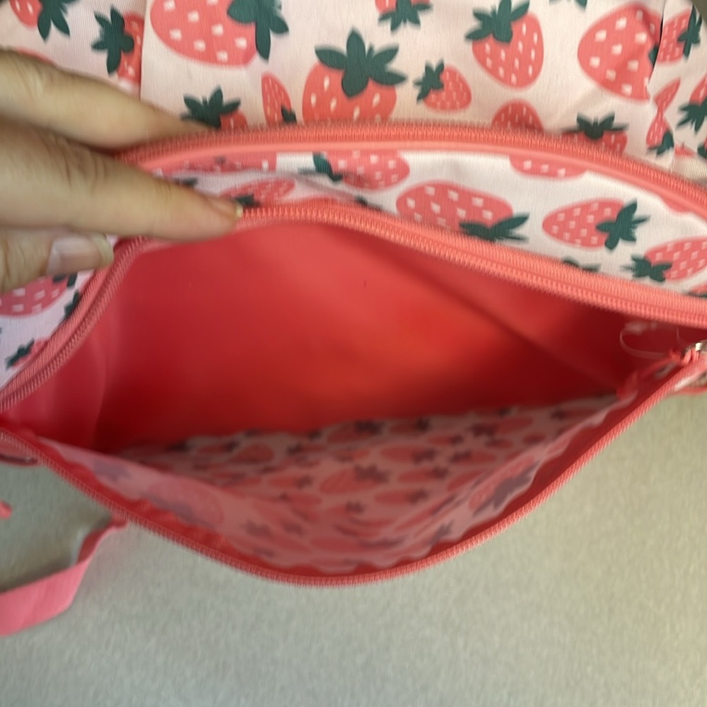Strawberry backpack - Picture 3 of 7